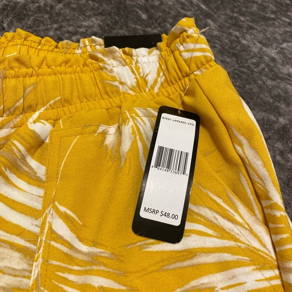 SOHO APPAREL Vibrant Yellow Pants with Leaf Design/size M - Picture 5 of 9